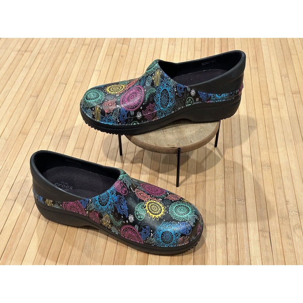 Crocs Clogs Womens Size 9 Neria Pro II Paisley Mandala Multicolor Nursing Shoes